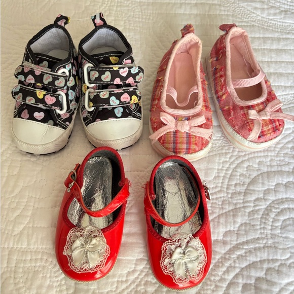 Bundle of 8  baby Shoes - Black  , red and White blue  different sizes - Picture 3 of 16